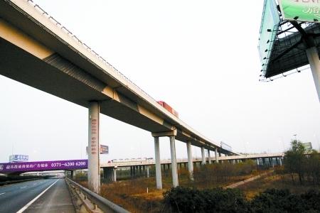 河南高速首臺(tái)入口稱重地磅在盧店收費(fèi)站投用