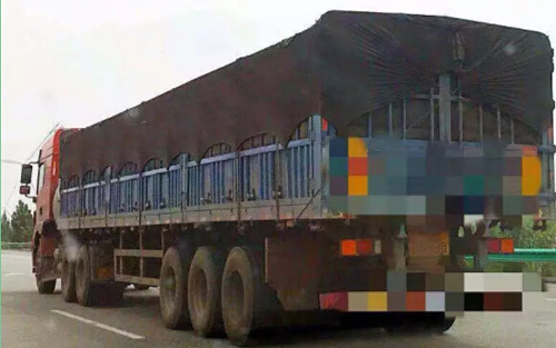 貨車(chē)過(guò)磅現(xiàn)場(chǎng)